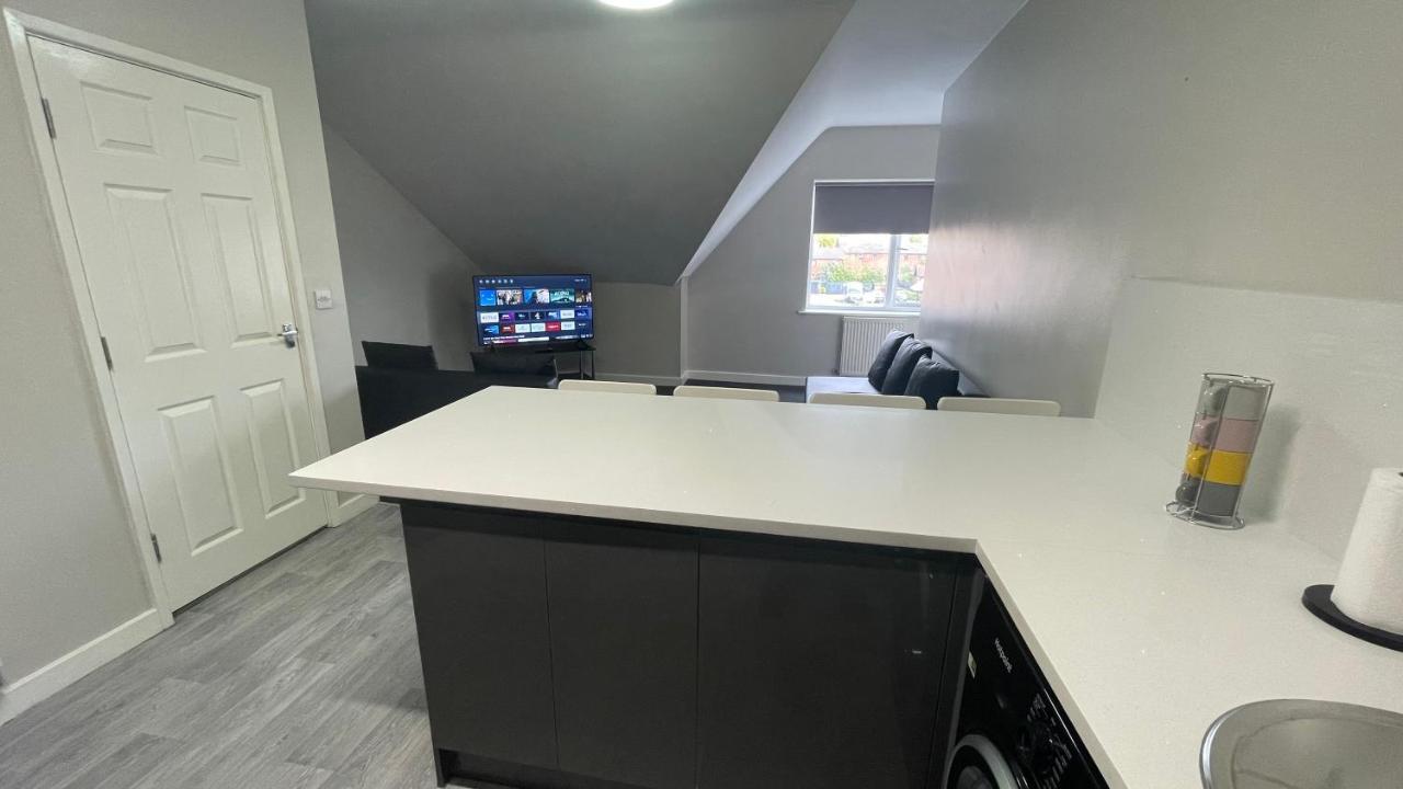 Mays Apartments - 102 Mill Street, Free Parking, 2 Minute Walk To Baltic Market And City Centre - Apartments Sleep 1-10 Guests Liverpool Eksteriør bilde