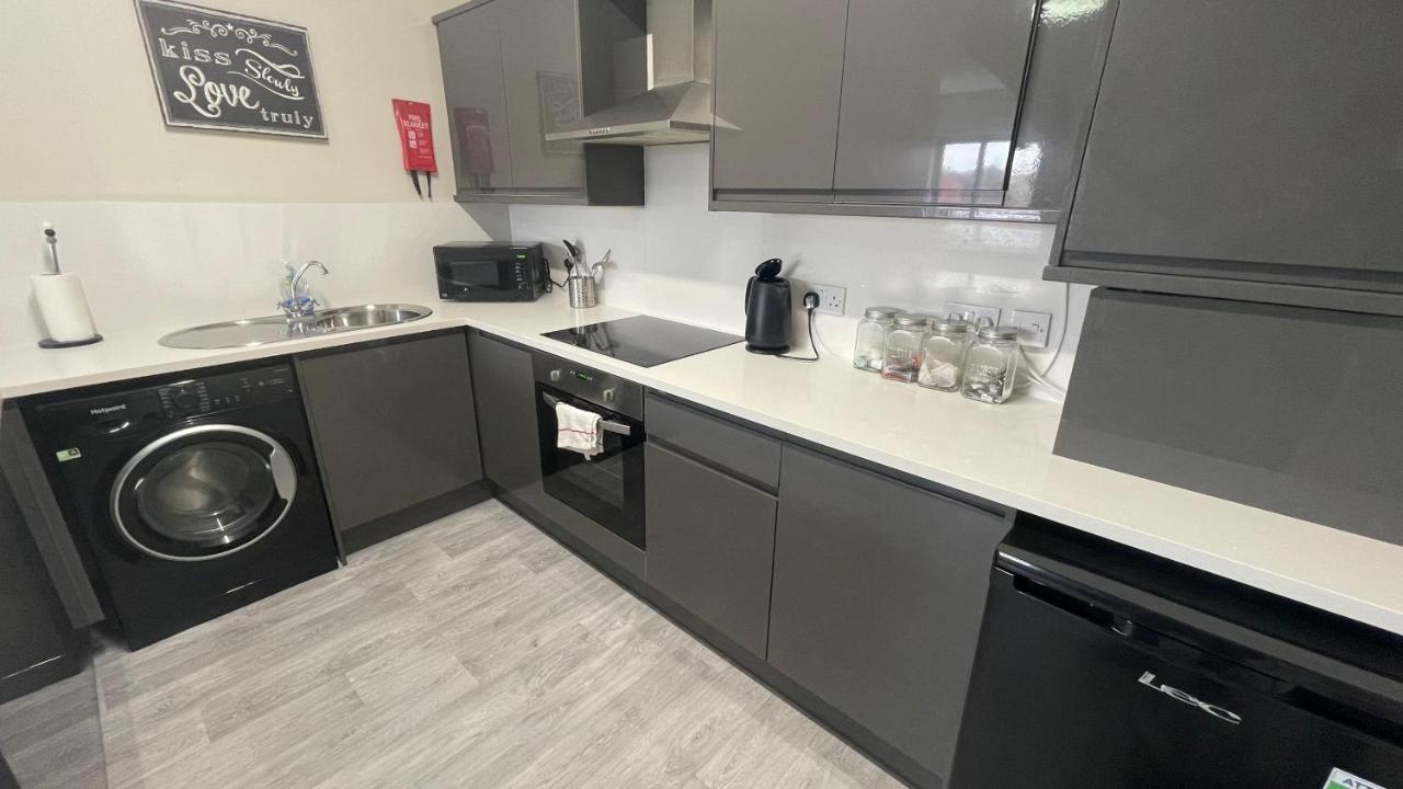 Mays Apartments - 102 Mill Street, Free Parking, 2 Minute Walk To Baltic Market And City Centre - Apartments Sleep 1-10 Guests Liverpool Eksteriør bilde
